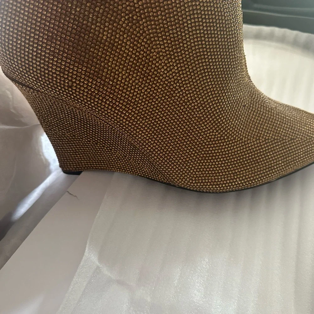Golden knee-high boots - Picture 3 of 5